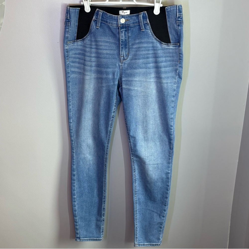 Thyme Maternity Skinny Jeans in Light Blue with Black Waist Panels